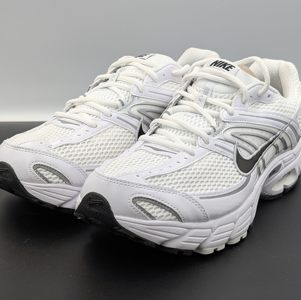Nike Air Max Moto 2K Men’s Size 11 New